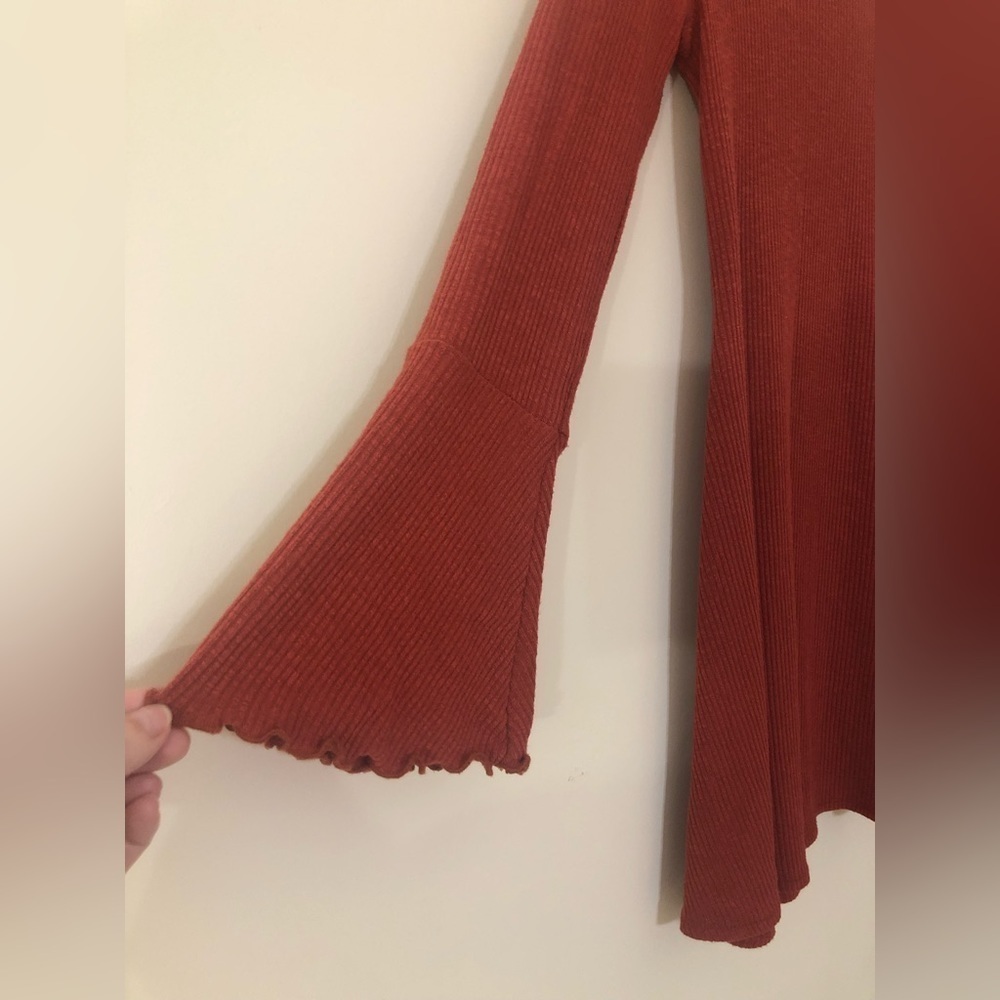 Abercrombie & Fitch ribbed bell sleeve dress - Picture 4 of 5